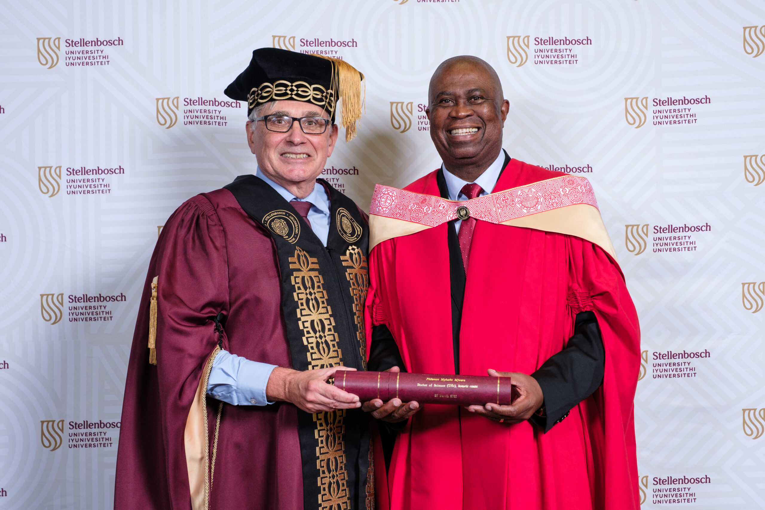 Dr Philemon Mphathi Mjwara at the graduation ceremony with Prof Wim de Villiers, rector and vice-chancellor of Stellenbosch University.