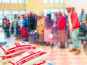 Alfred Nzo Municipal Mayor hands over equipment to farmers