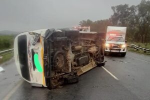 Overturned taxi leaves two dead, 12 sustained injuries near Bulara area