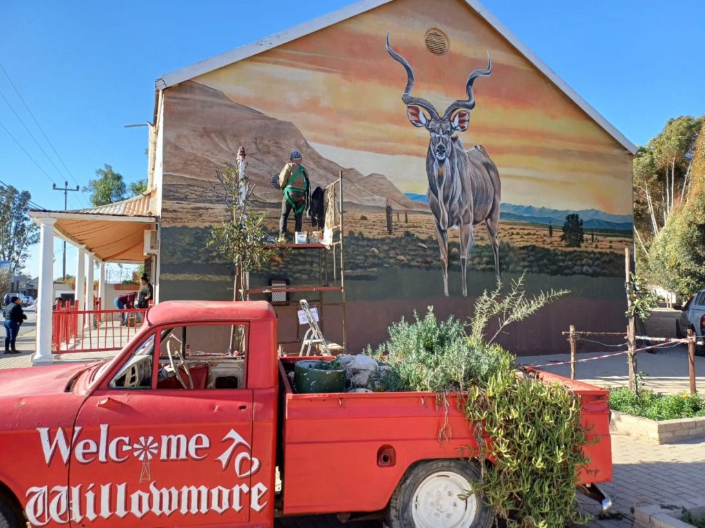 Artist Fourie Ackermann painting a wall.