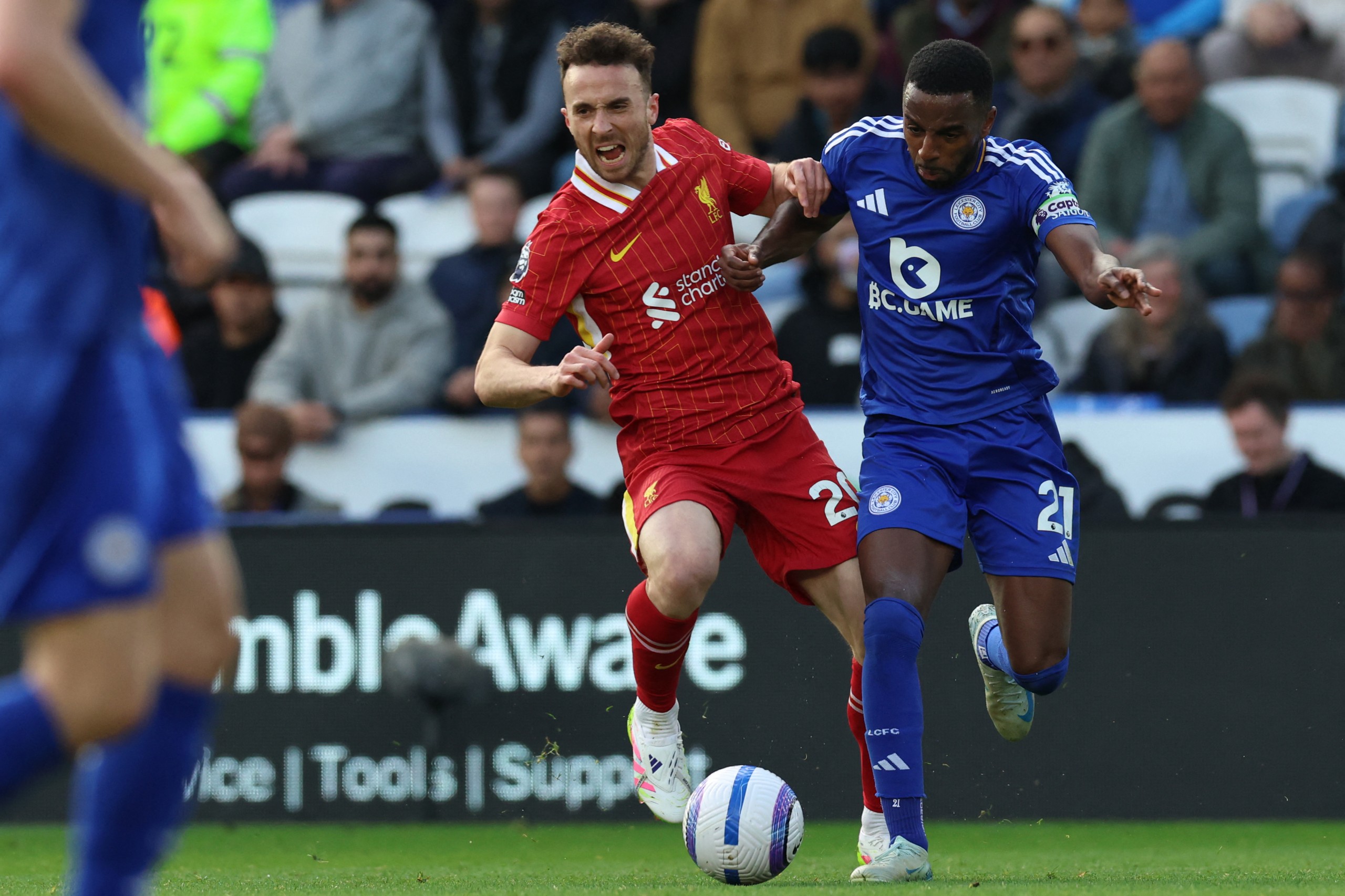 The international football fraternity is mourning the death of Liverpool football star Diogo Jota (left).