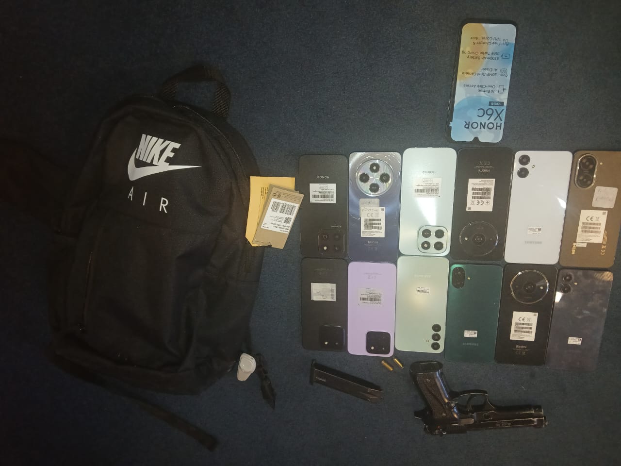 Two suspects arrested after business robbery using a toy gun