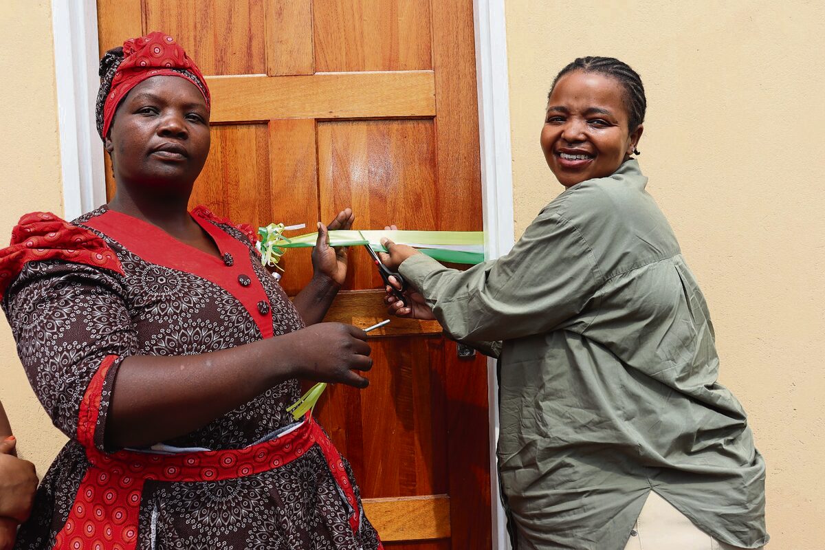 Andisiwe Nqweniso received key to her newly built home from Human Settlements MEC, Siphokazi Lusithi.