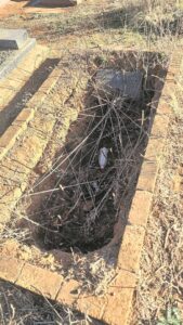 Hulp kom van oral om begraafplaas netjies te maak