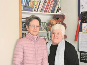 Juffrou Hettie reik uit om ander te help