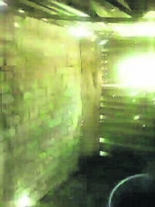 Bejaarde smag na beloofde Hop-huis