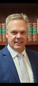 ‘Kaders ontplooi’; dienste agterweë