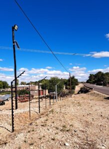 Sonkragstraatligte in dorp opgerig