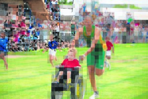 Olimpiese atleet, gr.1-leerling verower harte by skoolbyeenkoms