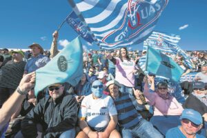 Foto-beeld: Maak geskiedenis in volgepakte stadion