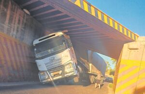 ‘Kortpad’ deur dorp knou treinbrug