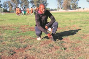 Eens spogstadion in Kimberley nou doring in oog, vlees