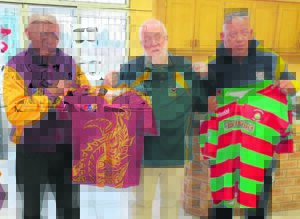 Rugby legends exchange jerseys