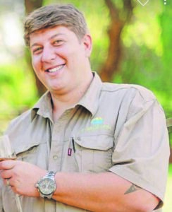 Vasgetrekte ‘sonkragbedrieër’ in nog ’n saak aangekla