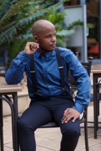 Roodepan-rolprent pryk op kassie