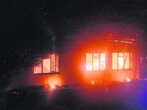 Gesin dakloos weens beurtkrag, ontvoltooide brandweerstasie