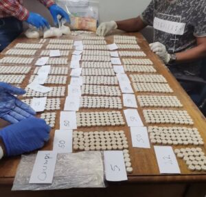 Twee vas oor dwelms in lykswa