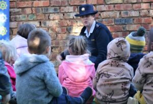 Police teach preschoolers safety tips
