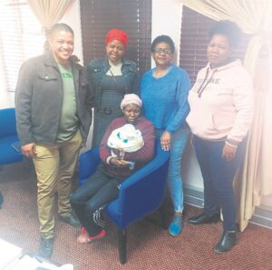 Baba-ontvoering: Ma, kleinding herenig; verdagte in hof