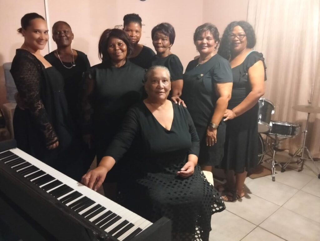 Van die lede van Onseepkans se kamerkoor.