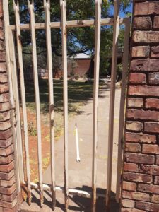 Egpaar vasgebind en beroof in Kekewichrylaan