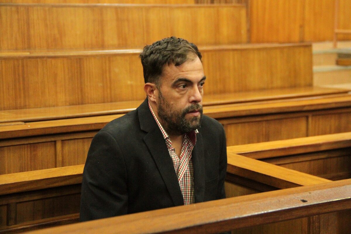 Moordverdagte dank tweede keer regsverteenwoordiger af