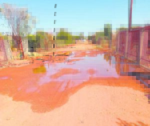 Warrenton se ‘krane droog; strate nat’