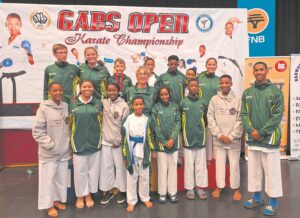 Karatekas bring 20 medaljes uit Botswana