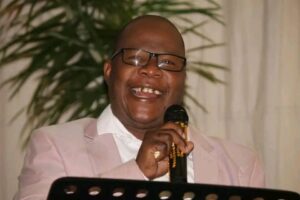 Man met twee staatsalarisse bedank ‘teensinnig’ uit party