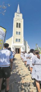 Matrieks volg tradisie om skool te groet