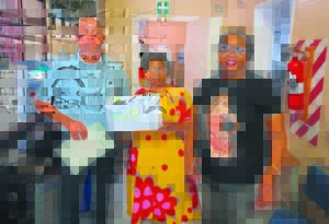 Bied hulp aan met noodsaaklike dienslewering