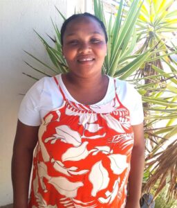 Jeugdiges baat by beursprogram; ondersteun eie gemeenskap