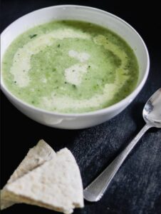 Geniet ’n soutbroodjie saam met brokkoli-sop