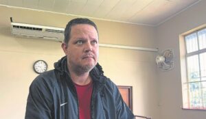 Ds. Liezel se man aangekla