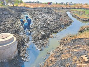 ‘Stinkende dam’ in Upington aangepak in spanpoging