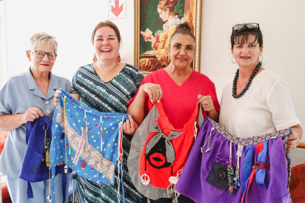 Vroetelvoorskote wat uitgedeel is saam met bestuurslede.