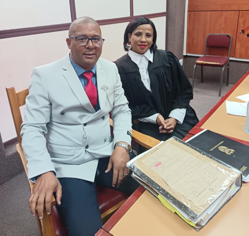 Die speurder en aanklaer betrokke in die verkragtingsaak.