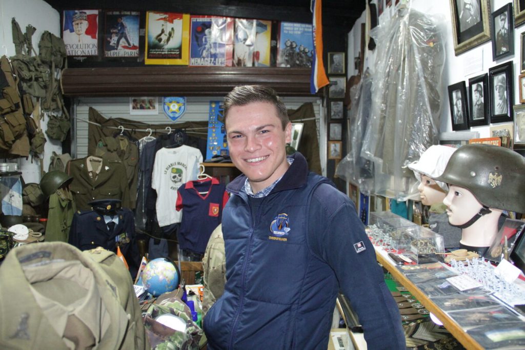 De Wet Lategan by sy versameling.