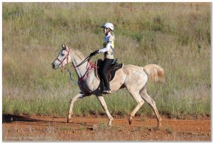Egpaar pak saam 50ste Fauresmith-uithourit oor uitdagende terrein aan