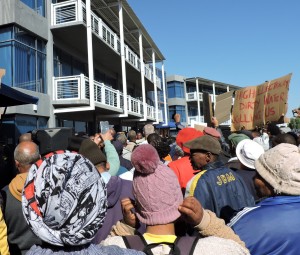 Een gewond, 7 in hegtenis ná optog oor swak dienslewering in Kimberley