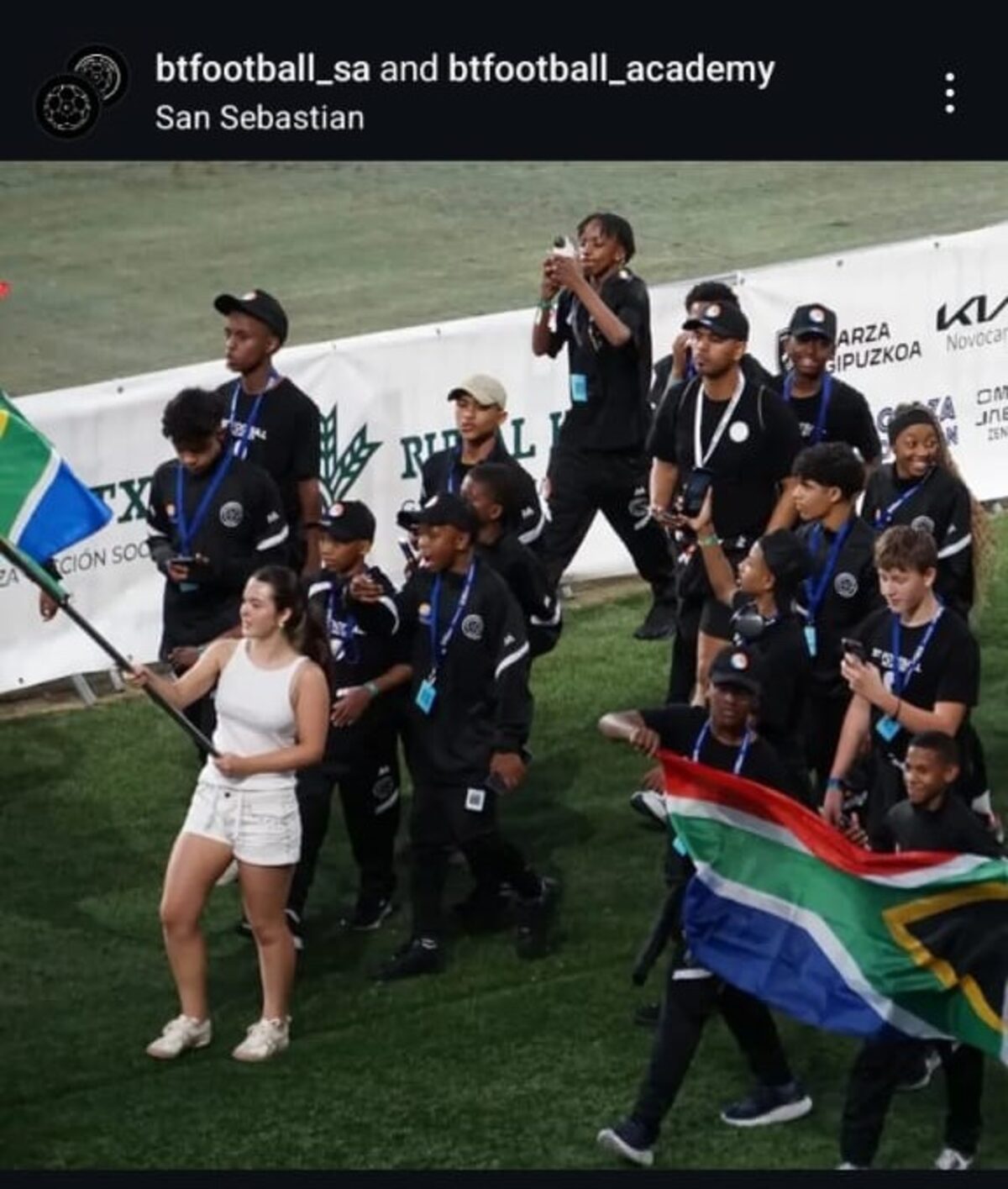 Stellenbossers deel van sokkerspan gestrand in Portugal