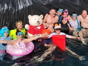 Vrystaters bibber baie vir goeie doel by Ysbeerswem buite Bloemfontein