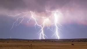 FOTO, VIDEO | Weerligformasies verskyn blitsig in Noord-Kaapse naghemel