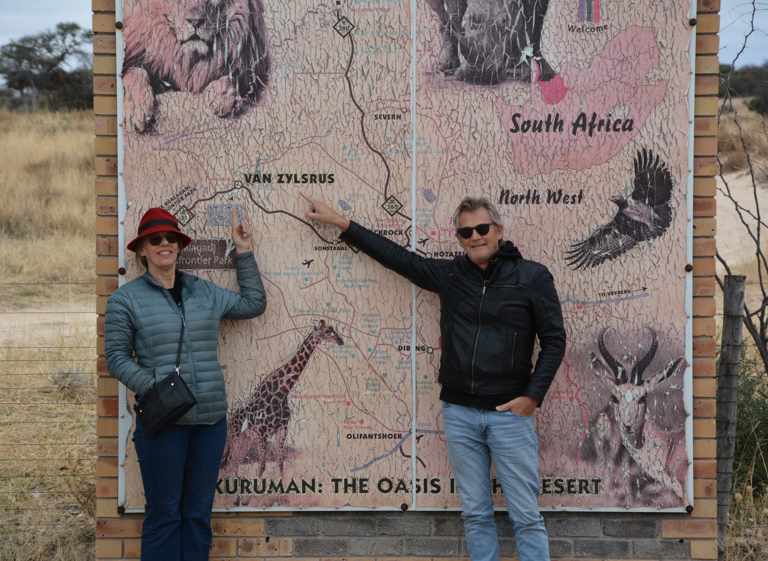 Die landskapkunstenaar Anni Snyman en haar broer PC Janse van Rensburg. FOTO: Verskaf