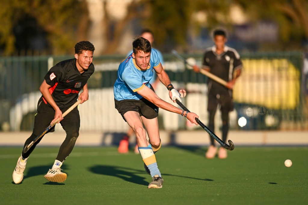 Eerste hokkiewedstryd op die nuwe baan.