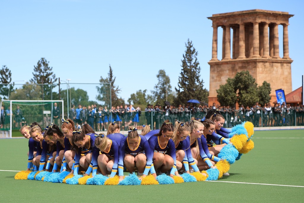 Die pompon-meisies van die Hoërskool Diamantveld. Foto: Facebook