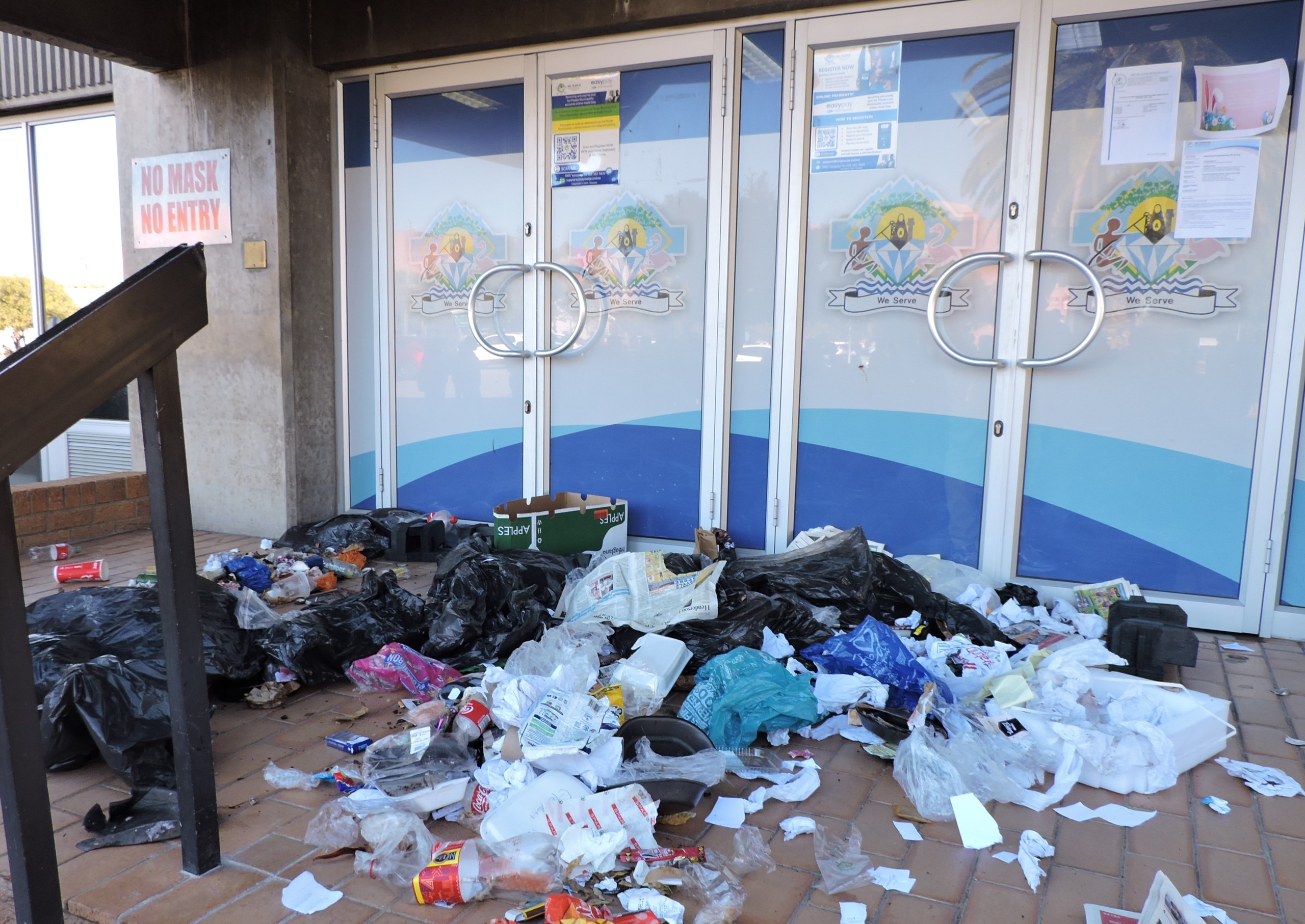 Stadsbestuurder het sewe dae om te sê waarom hy nie geskors moet word nie