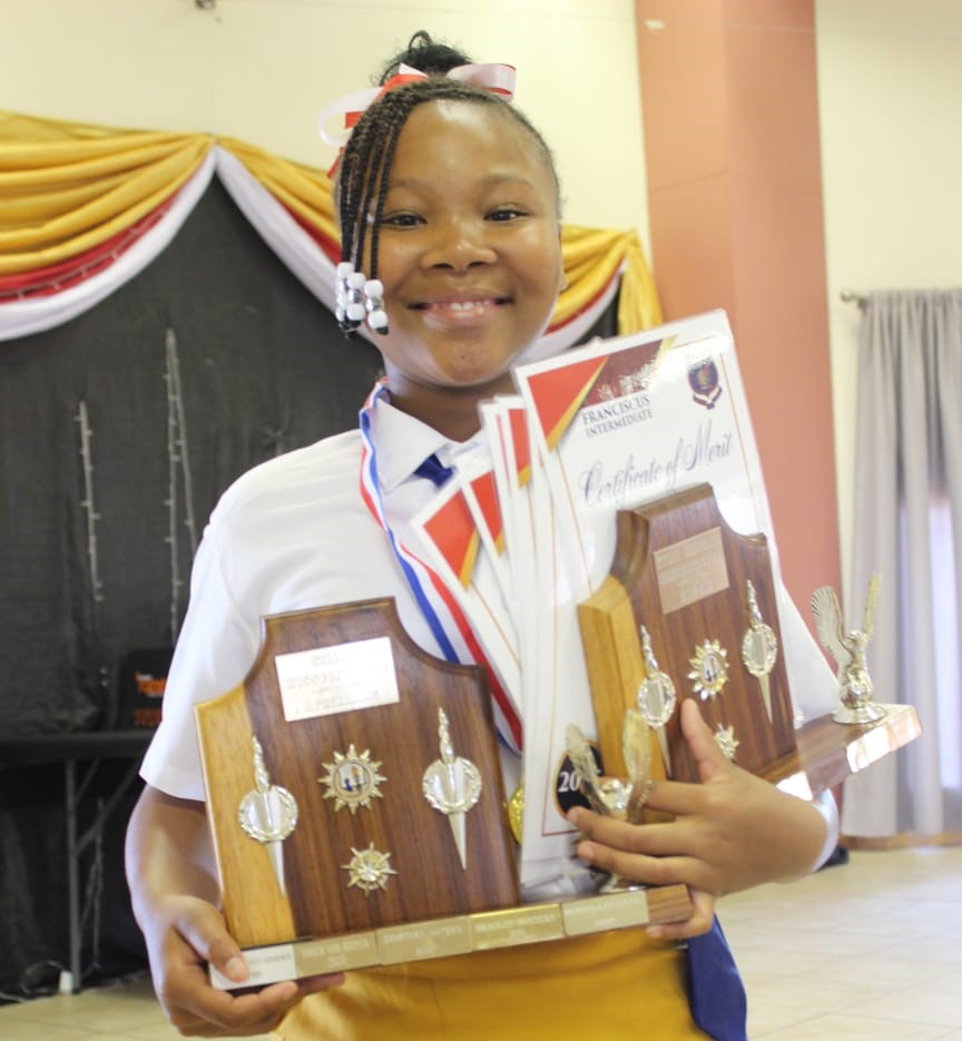 Skool in Upington sluit jaar met prysuitdeling, skoonheidskouspel af