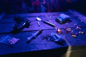 Families vra toeganklikheid na dienste om jonges met dwelmprobleme te help
