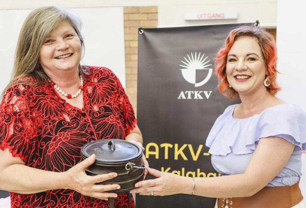 VLV Kuruman-tak Ystervrou-trofee oorhandig